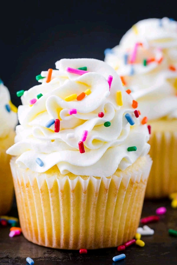 Slice & More  Vanilla Cupcake 