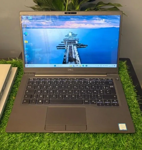 Dell Latitude 7300 8th Gen (Refurbish) - Gray, A, Corei5 8th, 13.3, 256GB, 8GB