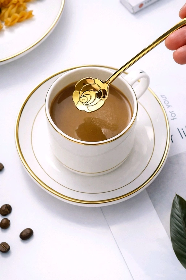 MT RETAIL Golden Spoons Set - Coffee/Dessert/Cutlery Kitchen Tableware - Stainless Steel Gold Flower Shape - 18cm, 4 Pcs