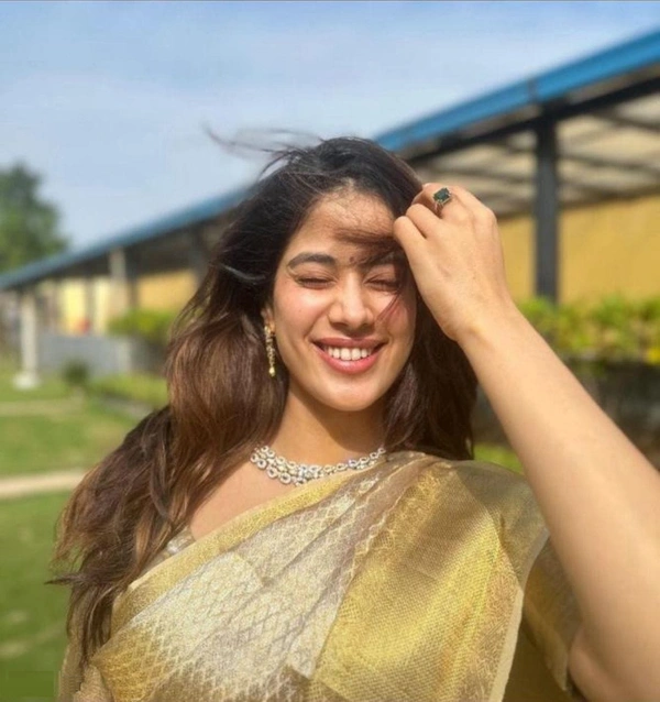 Premium Banarasi Zari Tanchui Silk Saree with Big Border