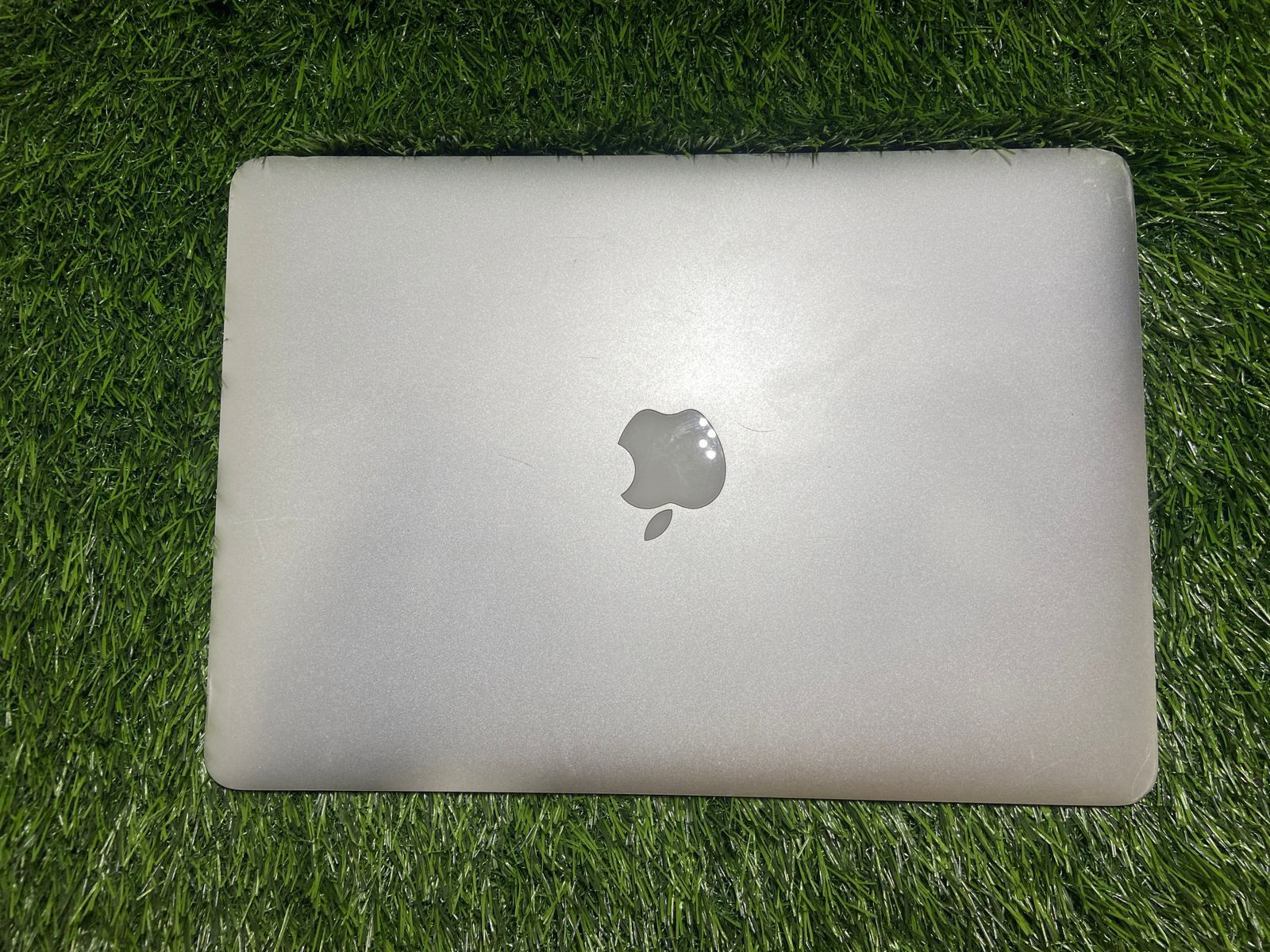 Refurbished) MacBook Air A1466 (13.3” Screen, 4GB RAM, 128GB SSD