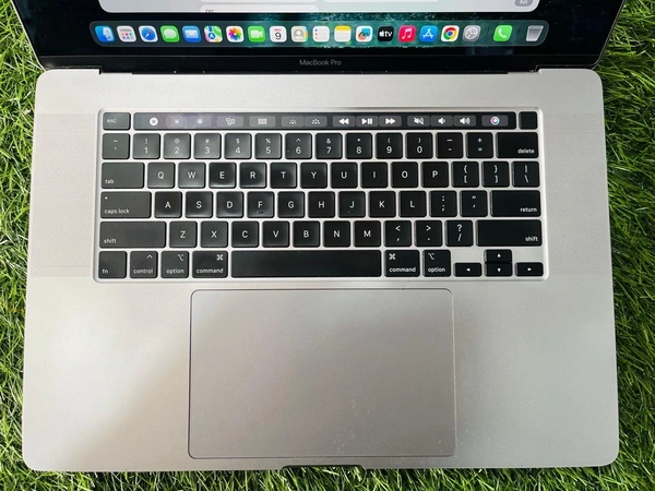 Apple ( Refurbished ) Apple MacBook Pro 16-inch (A2141) | Intel Core i7 (8-Core) | 16GB RAM | 512GB SSD | Touch Bar & Touch ID | macOS 26 | A+ Condition - Space Gray - 16 inch, Gray