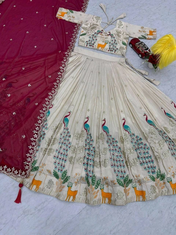Peacock Lehenga - L, Maroon
