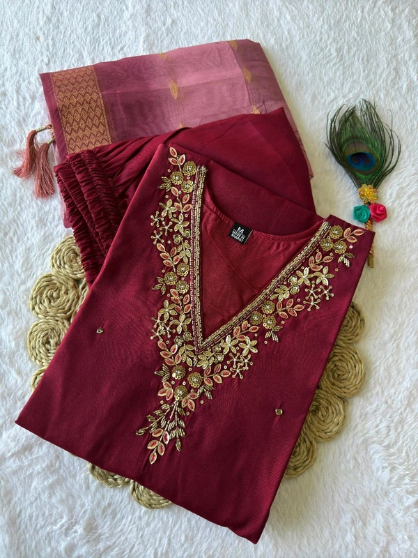 Maroon-Niya - M