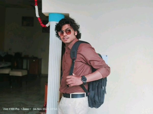 Stylish and durable backpack forschool/college and travel 40 L