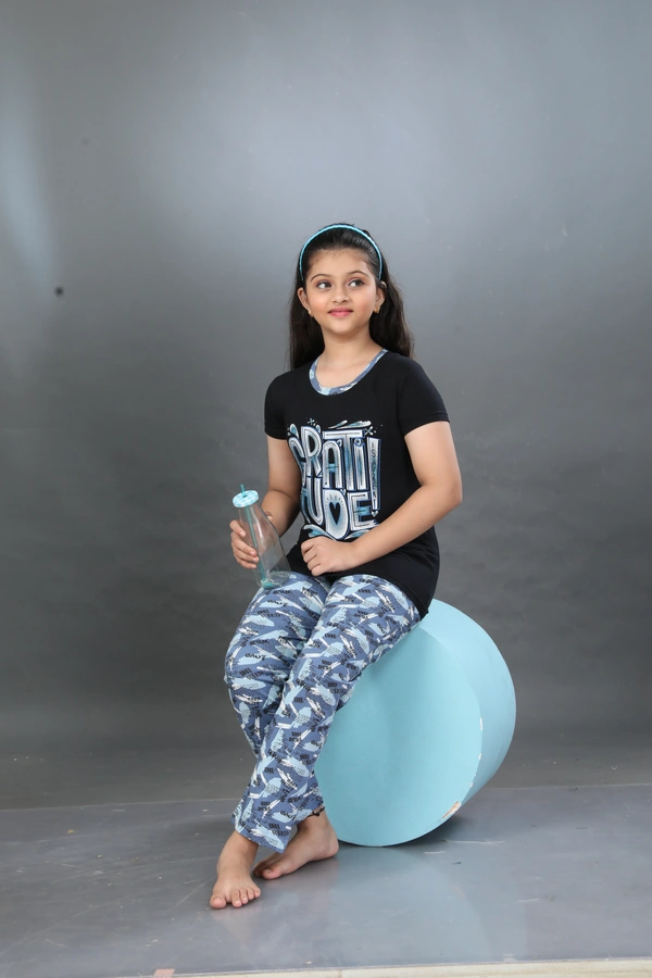 Vee Max Girls Printed Collar Night Suit