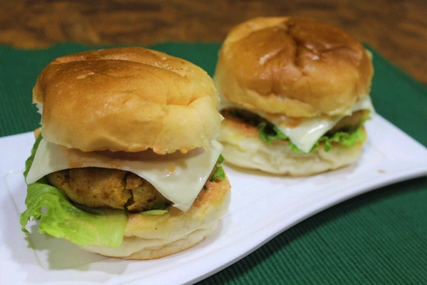 Aaloo Tikki Cheese Burger 