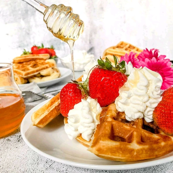 Plain Waffle With Maple Syrup And Whiped Creame  - Obra