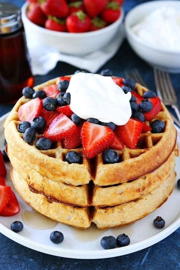 Plain Waffle With Berry And Whiped Cream  - Obra