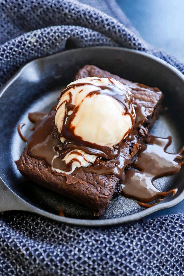Urban Sizzler Brownie With Vanilla - Obra