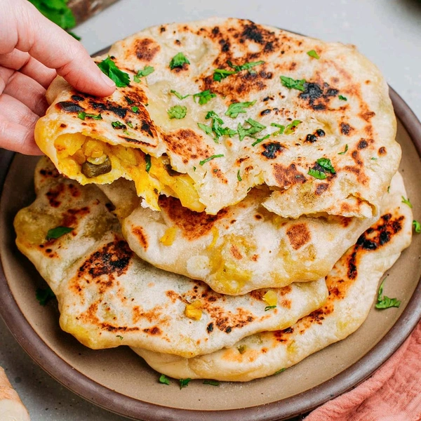 Stuffed Naan Aalu - Obra