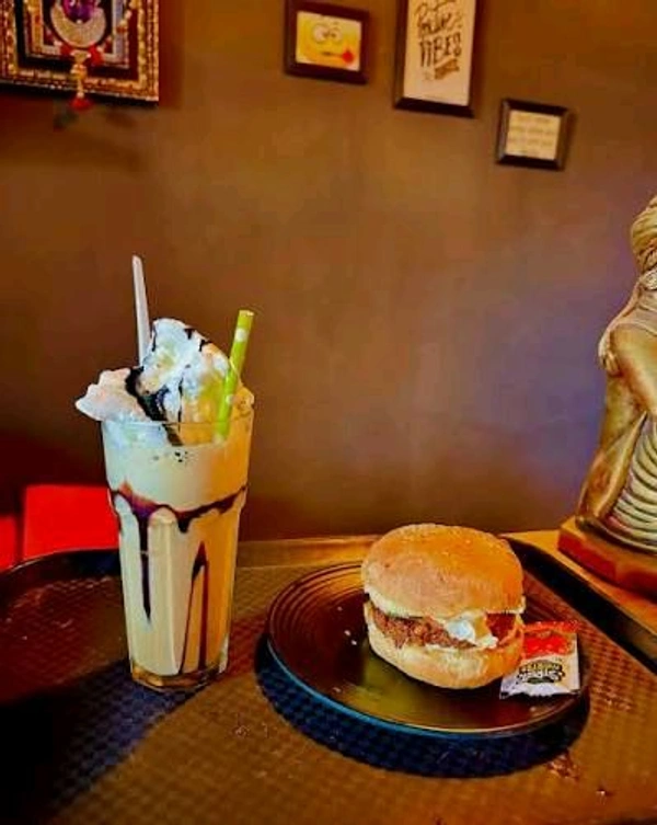 Cheese Burger With Cold Coffee - Obra