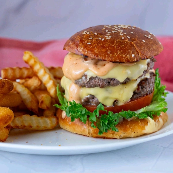 DOUBLE CHEESE BURGER - half