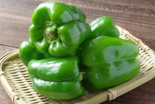 Green Capsicums/शिमला मिर्च - 1Kg