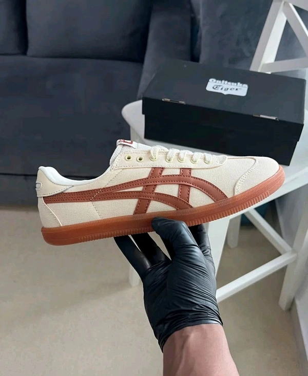 Onitsuka_ Tiger Tokuten Cream/Caramel For Men - Cream, 44