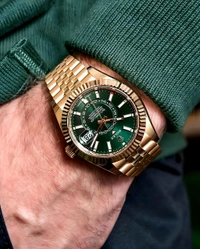 ROLEX_ Sky-Dweller Oyster, 42 mm, yellow gold M336938-0008 Automatic Watch For Men - Gold