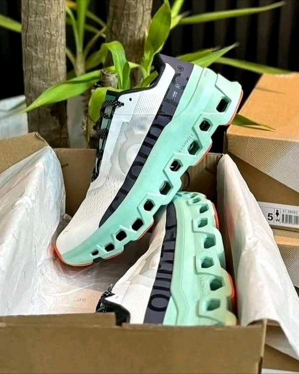 On - Cloudmonster_ Undyed White Creek mesh running shoes - White, 44