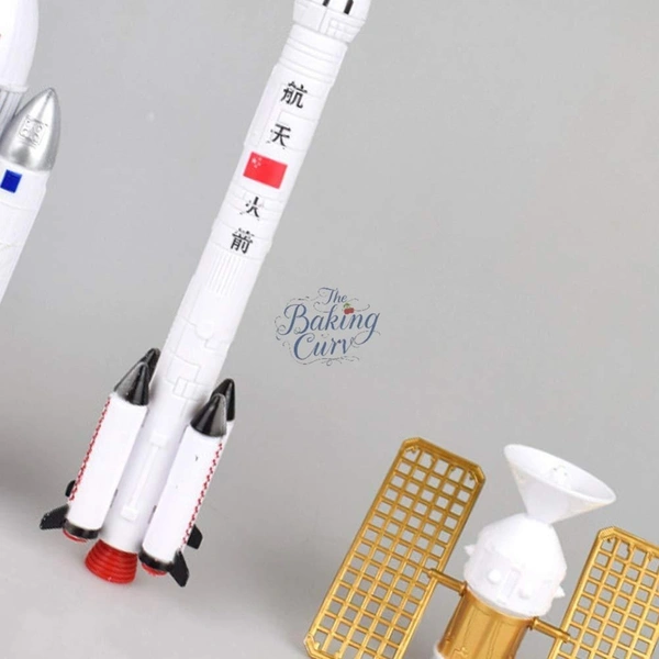 "Space Astronaut Cake Topper Set – 7 Pcs Decorative Figurines for Galaxy Theme Cakes & Parties"