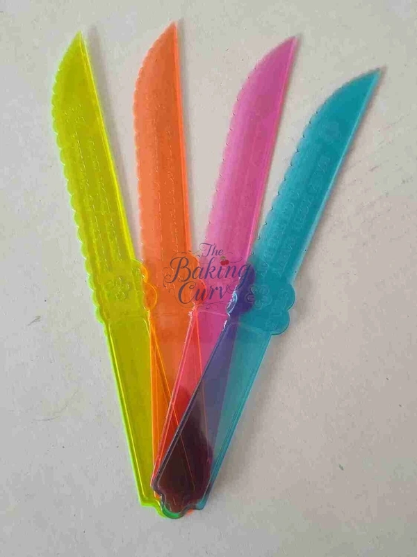 The Baking Curv Plastic Cutting Knife – Durable, Disposable Knife for Cakes, Pastries & Bakery Use - Pack of 50