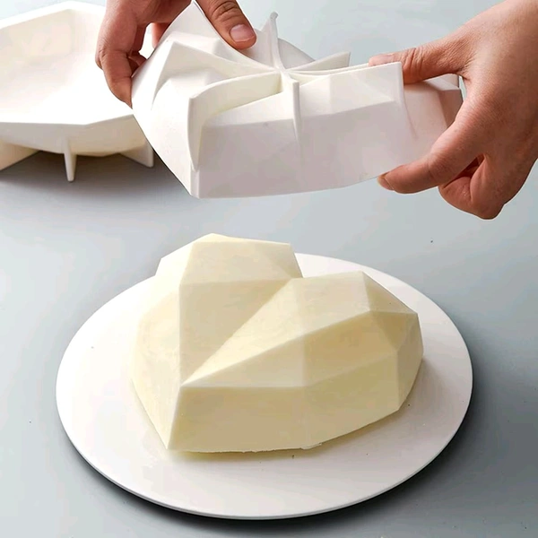 THE BAKING CURV SILICON PINATA HEART CAKE MOULD