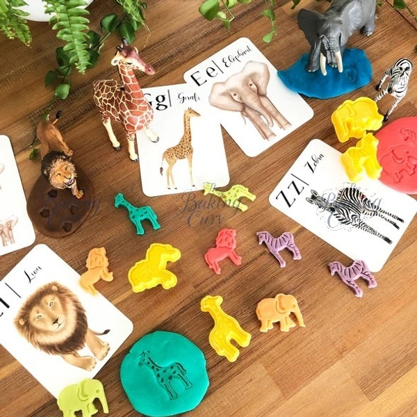 The Baking Curv Safari Animal Cutter