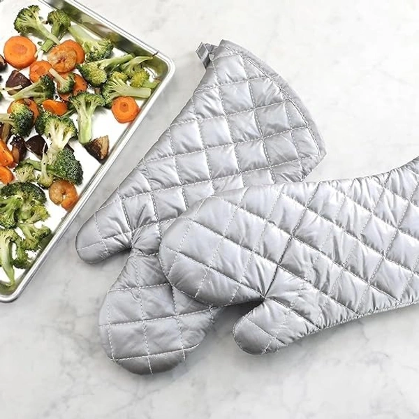 The Baking Curv Silver Baking Oven Gloves for Ideal Use in Homes, Bakeries, Hotels