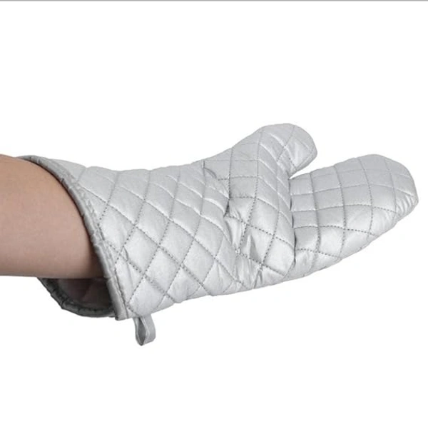 The Baking Curv Silver Baking Oven Gloves for Ideal Use in Homes, Bakeries, Hotels