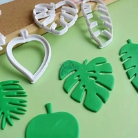 The Baking Curv Tropical Leaf Cutter | Fondant Cutter