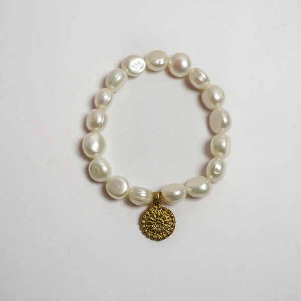 Luxurious Pearl Bracelet | Elegant Jewelry for Timeless Style