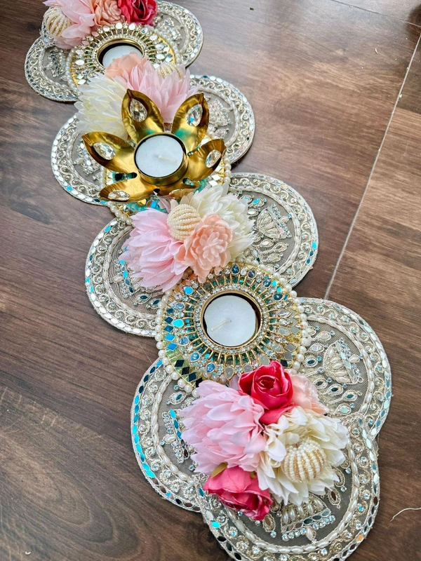 Table Runner Cum Tlight Decor