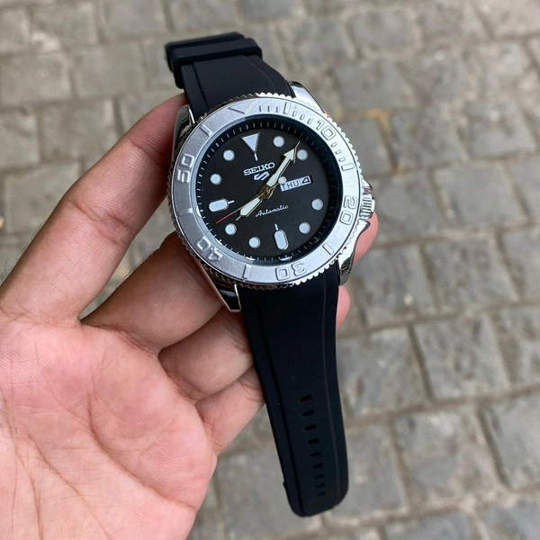 Analog Top Quality Quartz Movement Collection With High Quality Strap Best finishing Body & Case - Silver