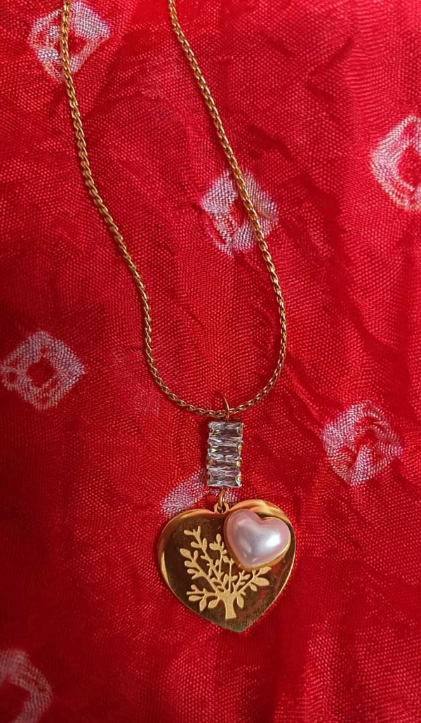 Anti Tarnish Heart Shaped Pearl And Diamond Gold Plated Pandal Set
- Gold