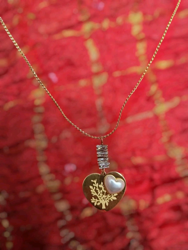 Anti Tarnish Heart Shaped Pearl And Diamond Gold Plated Pandal Set
- Gold