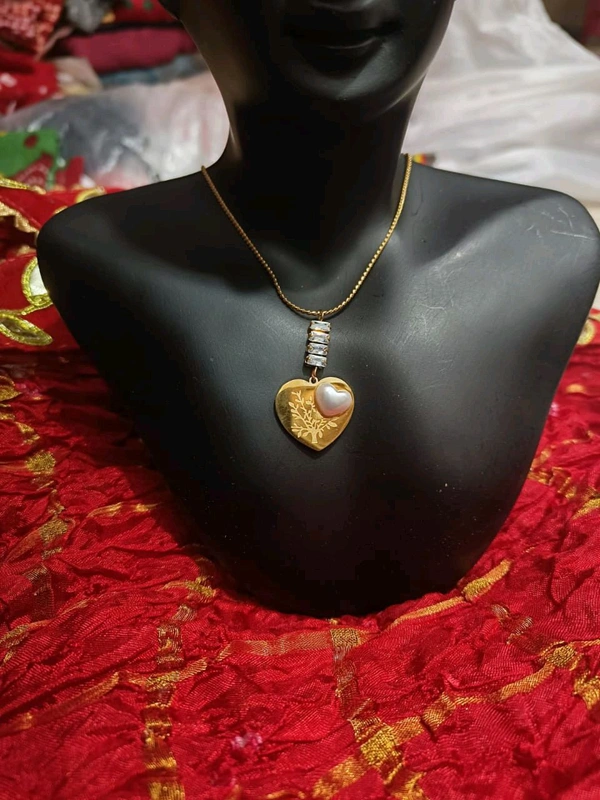 Anti Tarnish Heart Shaped Pearl And Diamond Gold Plated Pandal Set
- Gold