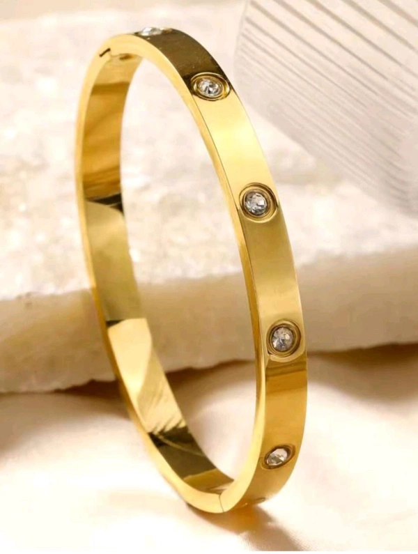 Elegance With Bracelets For Both Men And Women