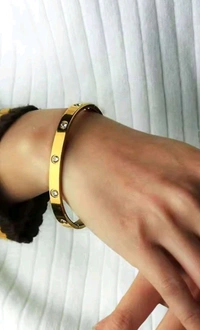 Elegance With Bracelets For Both Men And Women