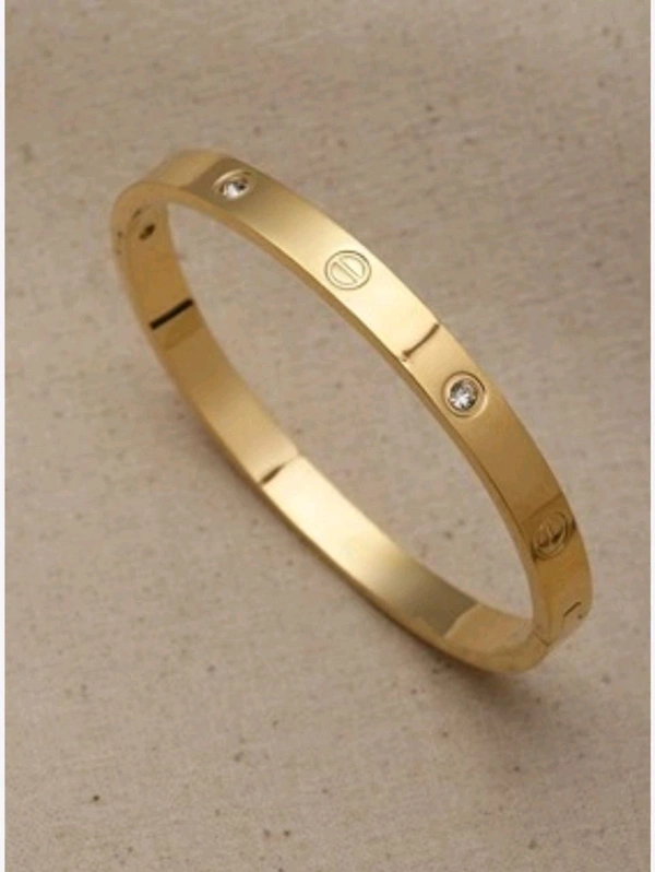 Elegance With Bracelets For Both Men And Women