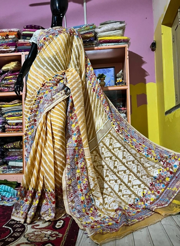 SKU1536 : Jamdani Saree with Lambani Handwork - Dry Clean, Yes