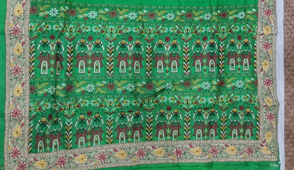 SKU0946 : Elegant Pure Silk Saree – Machine Woven | Embroidery - Dry Clean Only, Yes