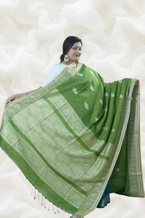 SKU0407 :   Elegant Poly Cotton Saree – Lightweight & Comfortable Daily Wear  - Normal Length 6.3 mtr Plus, Green, Buti / Booti, Dry Clean Only, Yes
