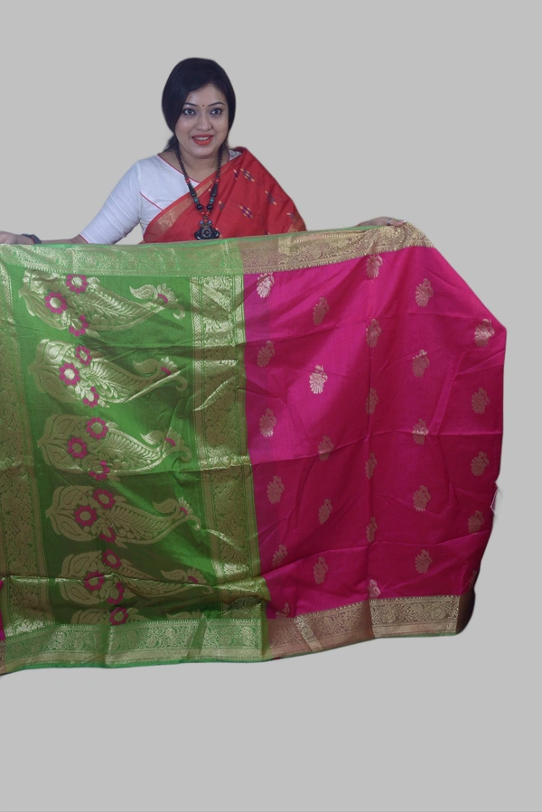 SKU0436 : Elegant Poly Cotton Saree – Lightweight & Comfortable Daily Wear  - Normal Length 6.3 mtr Plus, Pink, Buti / Booti, Dry Clean Only, Yes