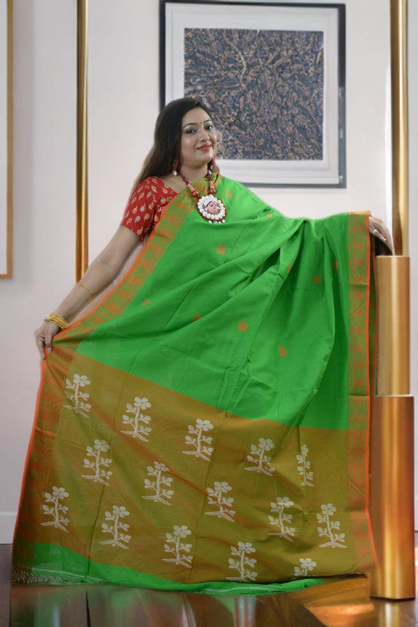 SKU0387 : Pure Khadi Cotton Saree – Handwoven, Lightweight & Breathable Fabric  - Normal Length 6.3 mtr Plus, Green, Buti / Booti, Hand Wash, Yes