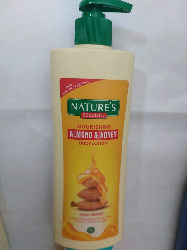 NATURE'S NOURISHING BODY LOTION - Almond & Honey, 400 Ml