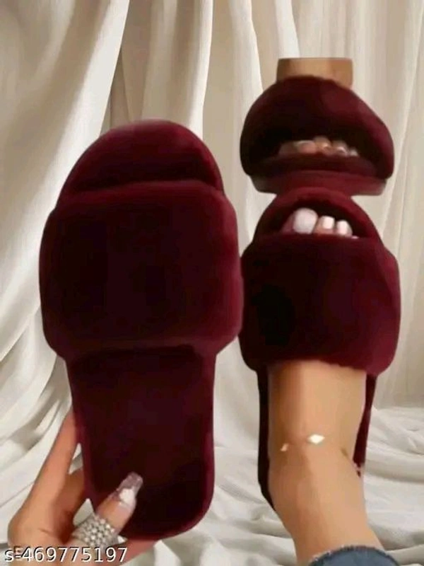 Relaxed Trendy Women Flipflops & Slippers