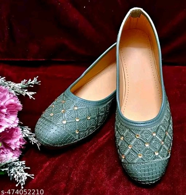 Ladies Newly Designed Latest  Mojari for Summer
