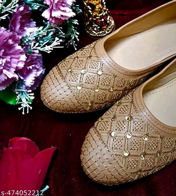 Ladies Newly Designed Latest  Mojari for Summer