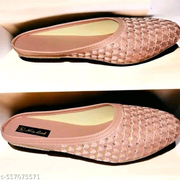 Alluring Women Juttis & Mojaris