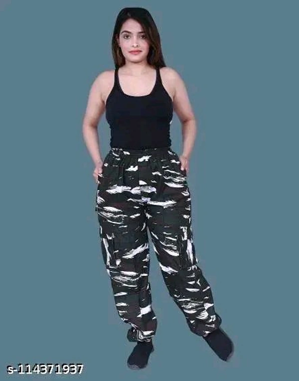 SKG-WOMEN COMOUFLAG TROUSER  MULTY POCKET , COLOR -WHITE