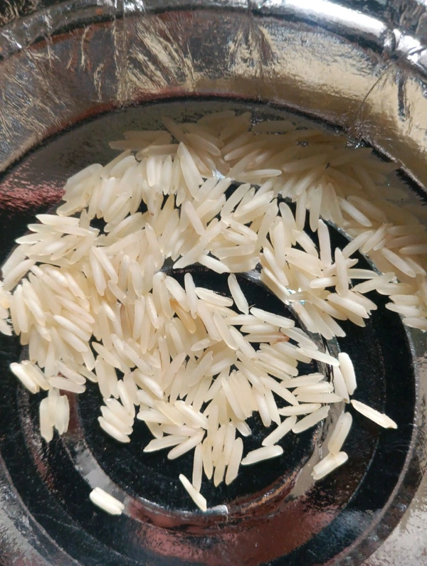 White Long 1121 Basmati Chawal