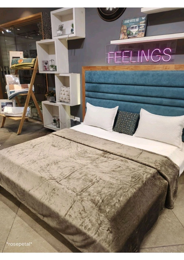 Double Bed Solid Mink Blanket Soft comfortable All Seasons Blanket Cream Plain